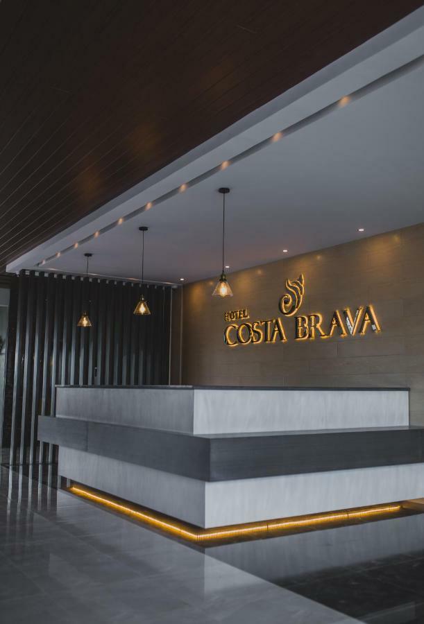 Hotel Costa Brava Tacloban Exterior foto